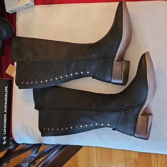 NWT heeled black boots. size 7 - Picture 3 of 6